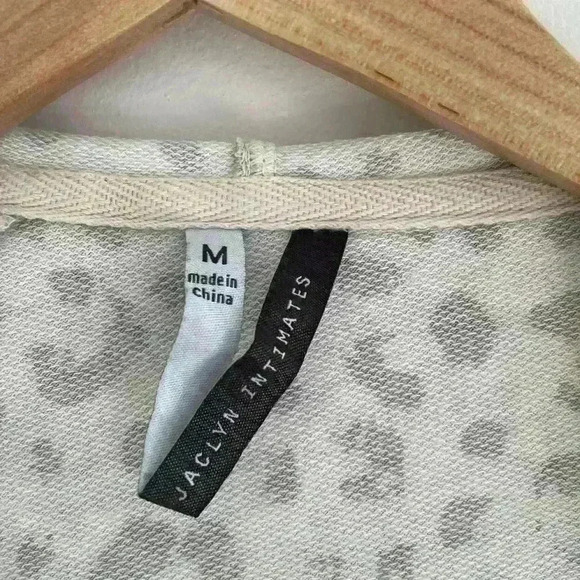 Jaclyn Smith intimates soft cheetah print open cardigan hoodie medium - Picture 4 of 6